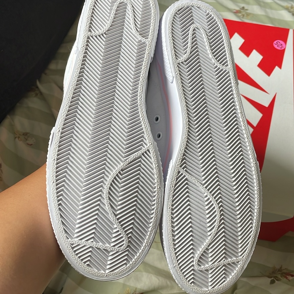 New Nike with box - Picture 3 of 3